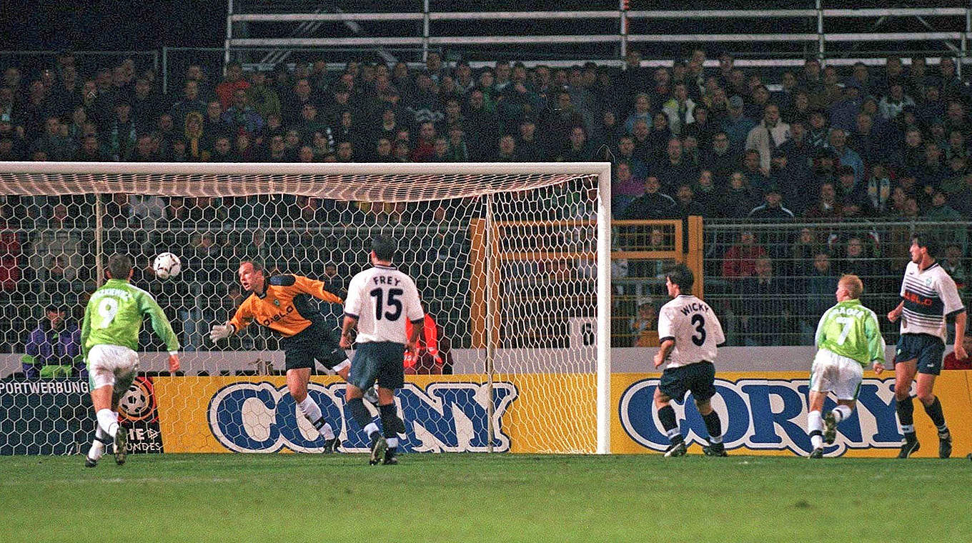 Denkwürdiger Abend am 14.10.1997: Roy Präger erzielt in letzter Minute den VfL-Siegtreffer © Bongarts/GettyImages