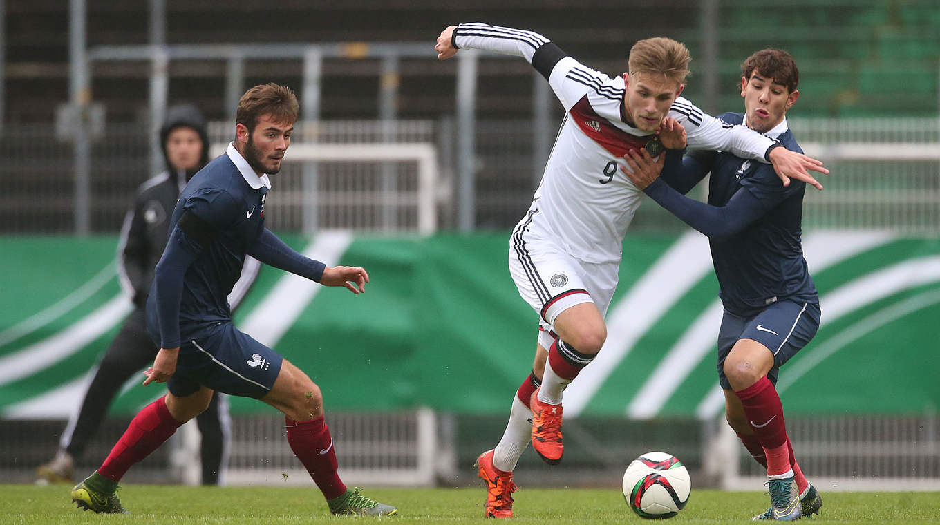 Es wurde aber auch Fußball gespielt in Homburg. Ab dem Anpfiff wurde dem Kontrahenten nichts mehr geschenkt und der Fokus lag voll und ganz auf dem Spiel. © 2015 Getty Images