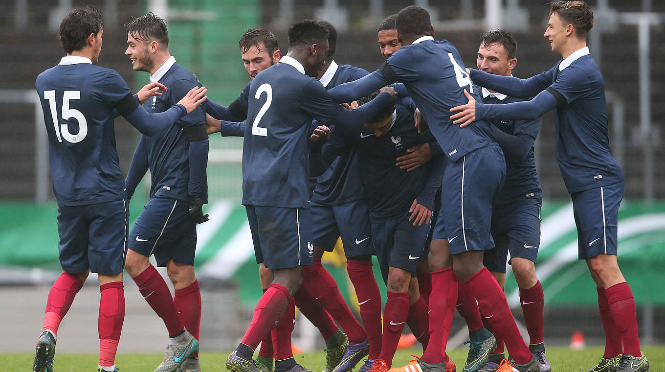 Lange Zeit hatten die Franzosen die Überhand und Grund zum Jubeln (hier beim 1:2 durch Bennacer).  © 2015 Getty Images