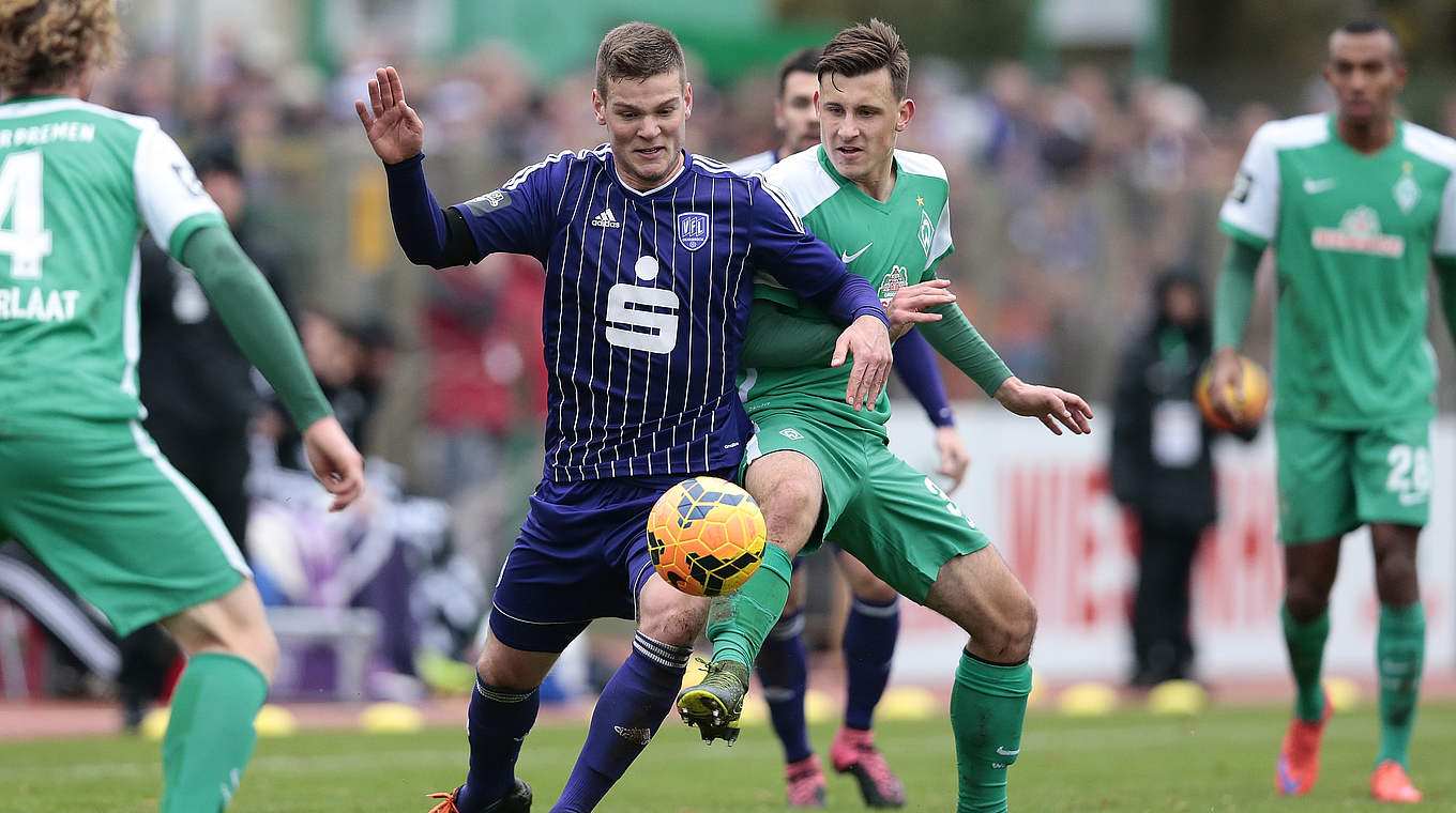 Einen Schritt schneller: Anthony Syhre (dunkles Trikot) trifft für Osnabrück © 2015 Getty Images