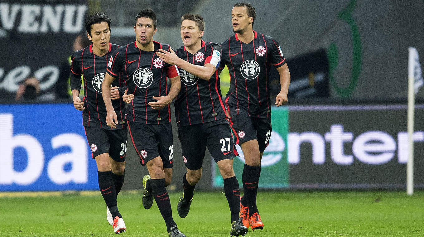 Bejubelt sein erstes Bundesliga-Tor: Slobodan Medojevic (2.v.l.) © 2015 Getty Images