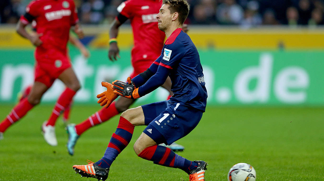 Ron-Robert Zieler nach dem späten 1:2 in Gladbach: "Es ist natürlich Frust dabei" © 2015 Getty Images