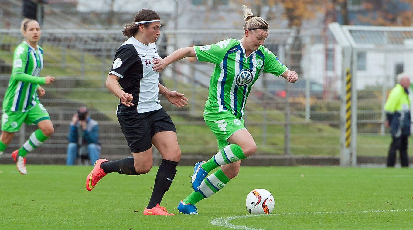 Alex Popp (r.): "Es ist erstaunlich, was in diesem Jahr in der Frauen-Bundesliga passiert" © Jan Kuppert