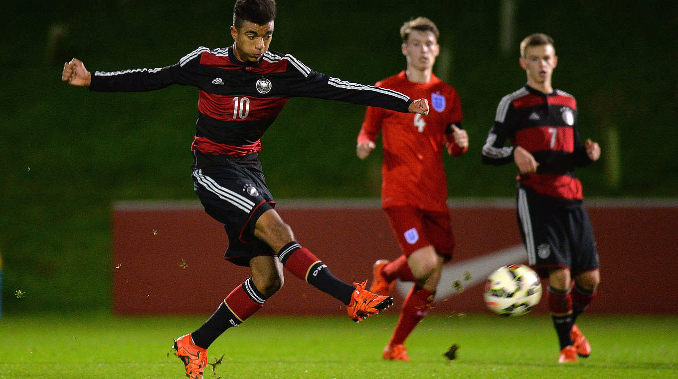 England - Deutschland 3:5 (0:3): Timothy Tillman versucht es aus der Distanz © 2015 Getty Images