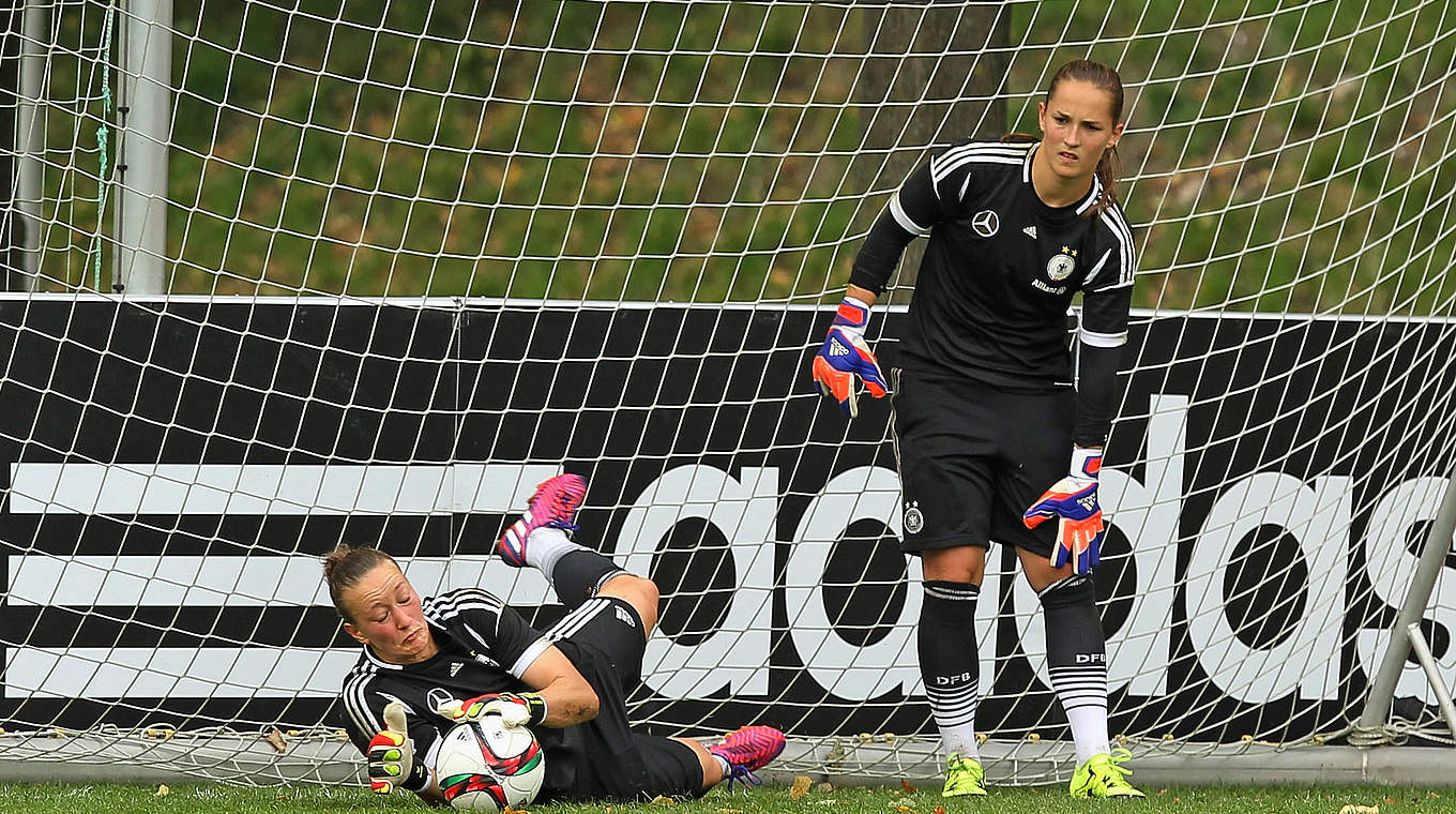 Schult (l.) ist verletzt, Benkarth hofft - auf ihr Länderspieldebüt gegen England © 2015 Getty Images
