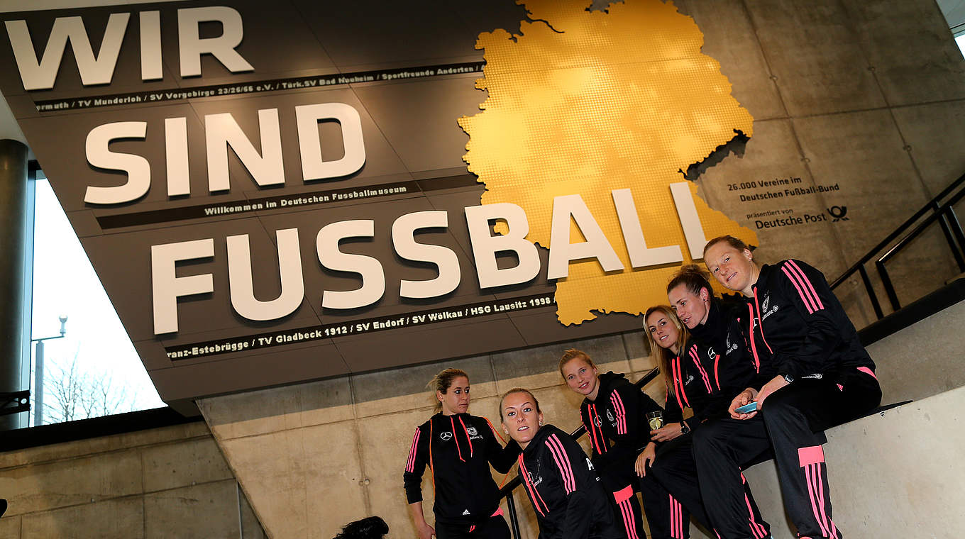 "Wir sind Fußball": DFB-Frauen schauen gebannt auf die Historie zurück © 2015 Getty Images