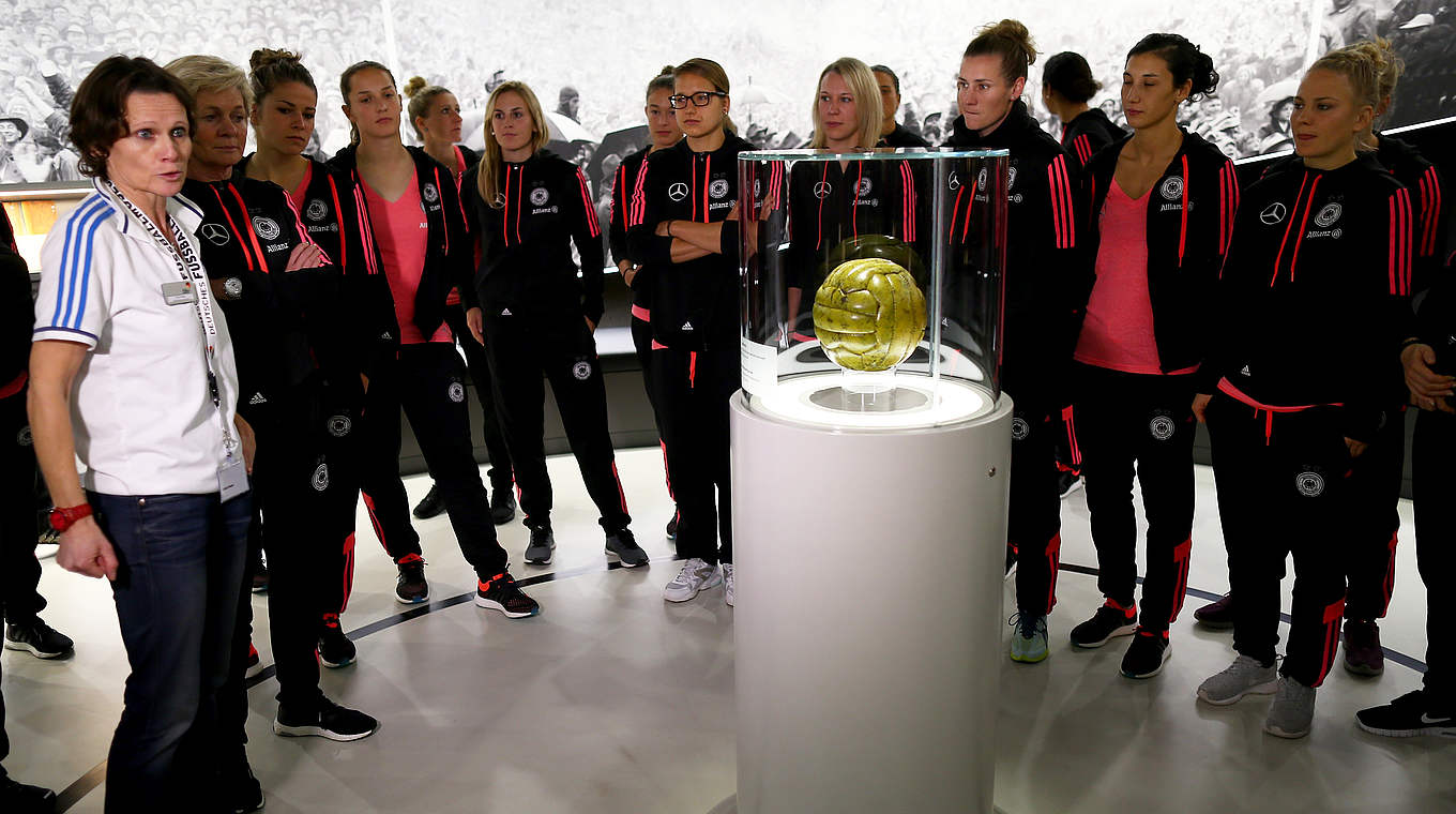 Zu Gast im Fußballmuseum: die DFB-Frauen © 2015 Getty Images