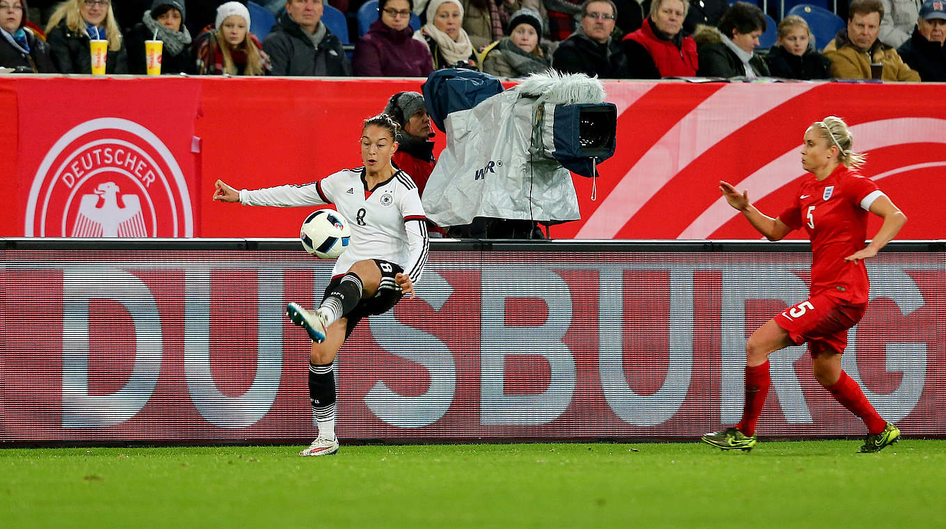 Starkes Länderspieldebüt als Linksverteidigerin: Felicitas Rauch (l.) gegen England © 2015 Getty Images