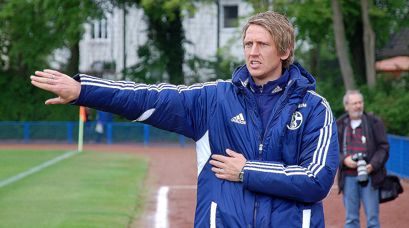 Serie soll auch gegen Leverkusen halten: Schalke und Coach Frank Fahrenhorst © MSPW