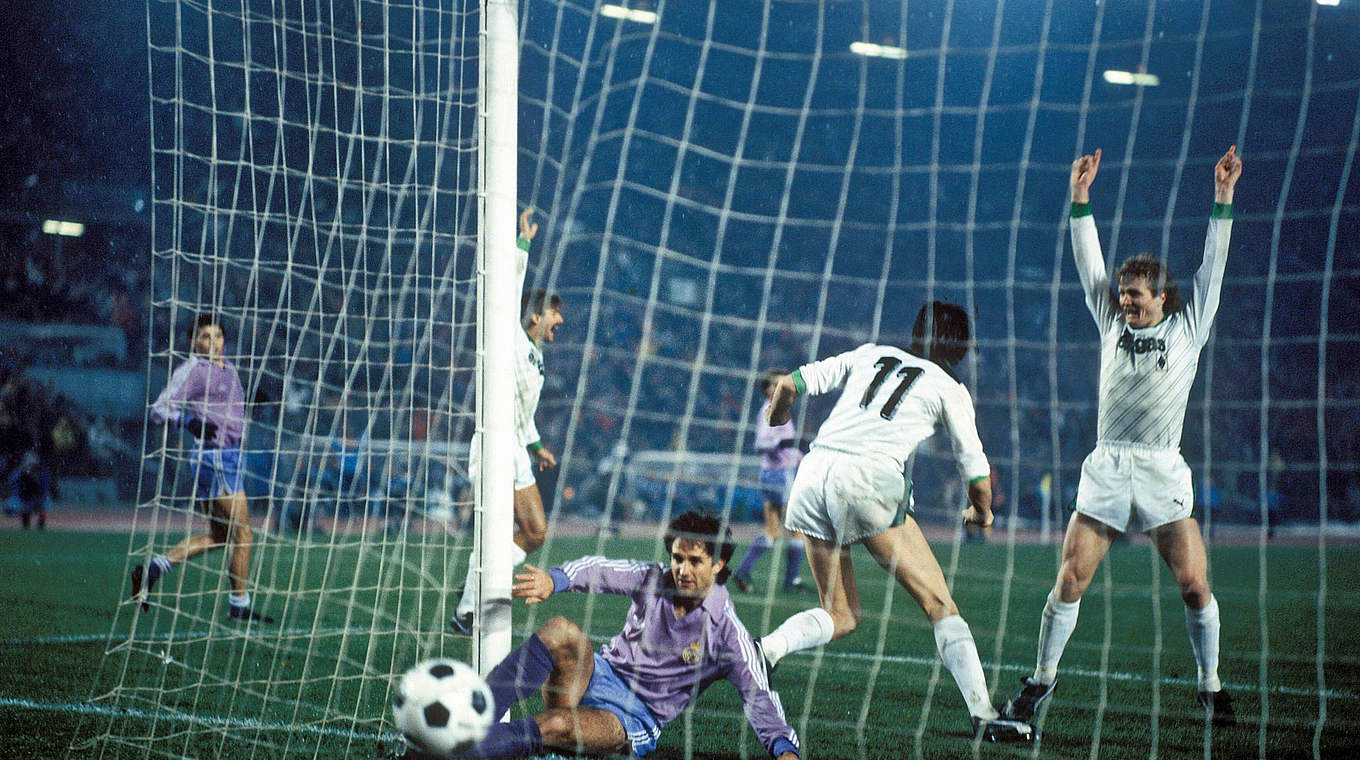 Eins von fünf Toren gegen Real Madrid 1985: Gladbachs Ewald Lienen (Nr. 11) jubelt © imago