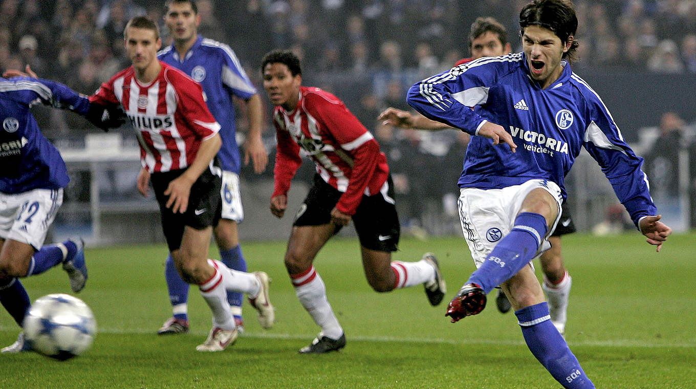 Dreierpack in der Champions League 2005: Schalkes Defensivspezialist Kobiashvili (r.) © Getty Images