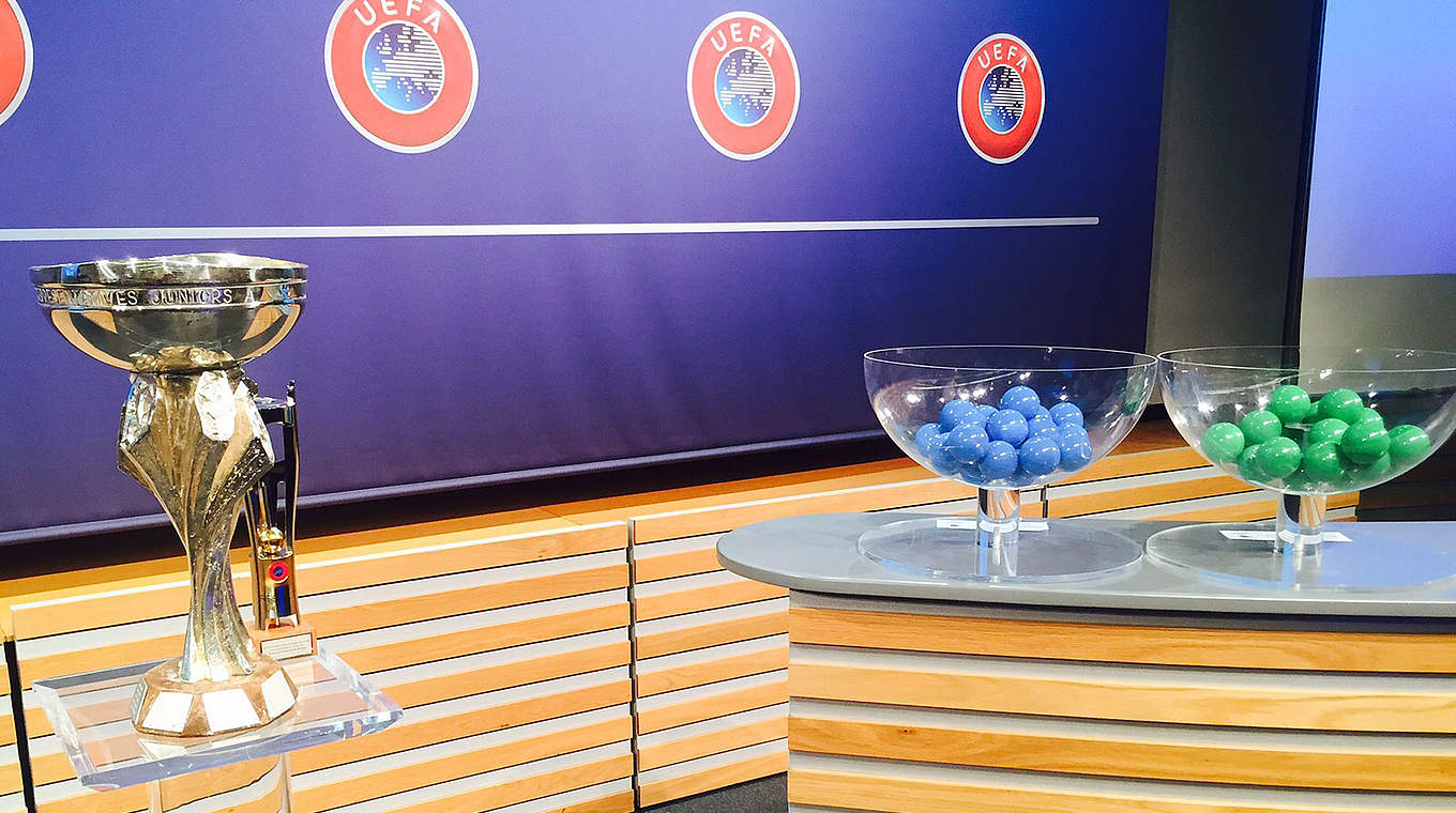 The ultimate aim on display as the teams are drawn in Nyon © DFB