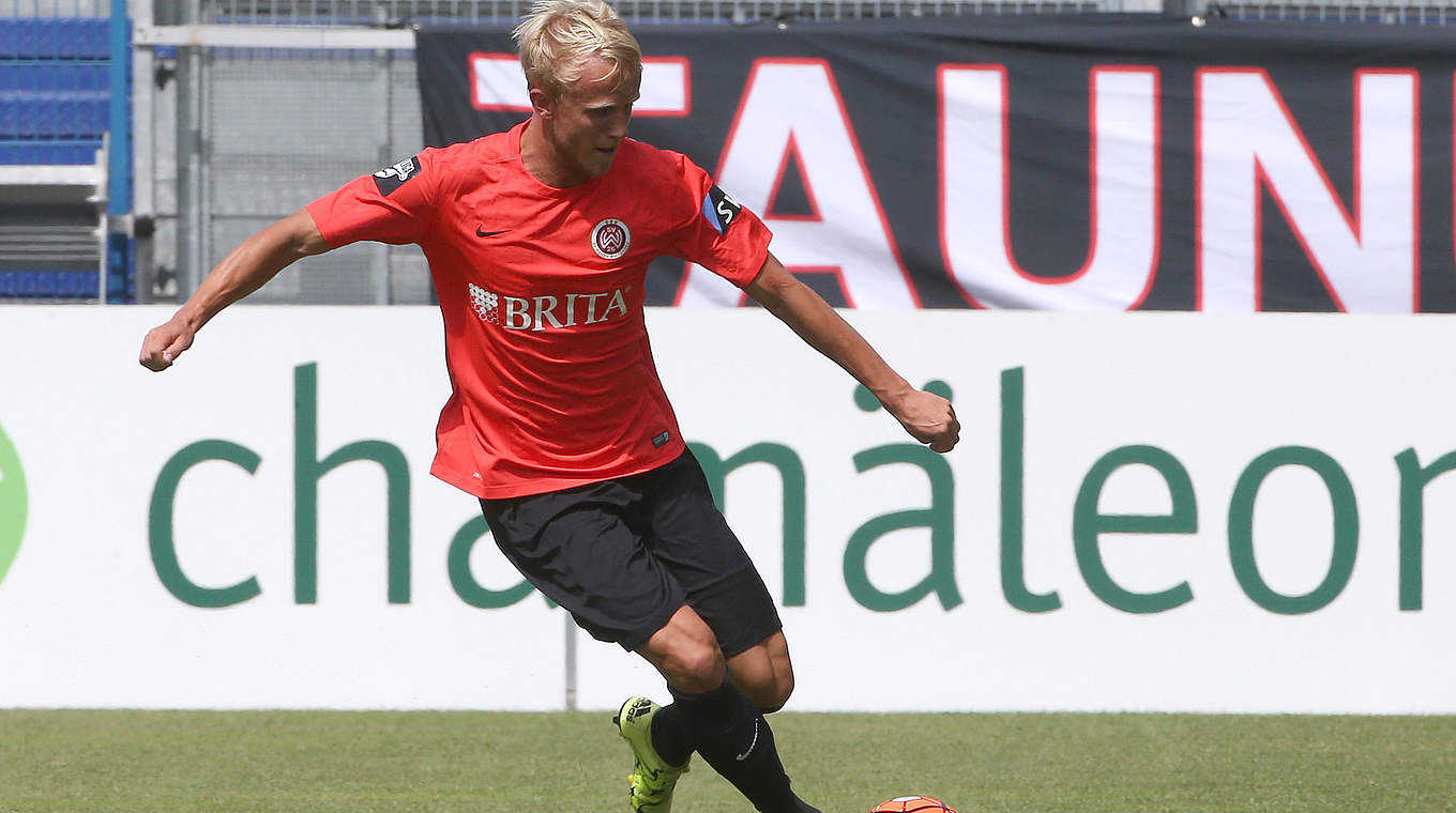 Nach Außenbandverletzung zurück im Mannschaftstraining: Wehens Michael Vitzthum © 2015 Getty Images