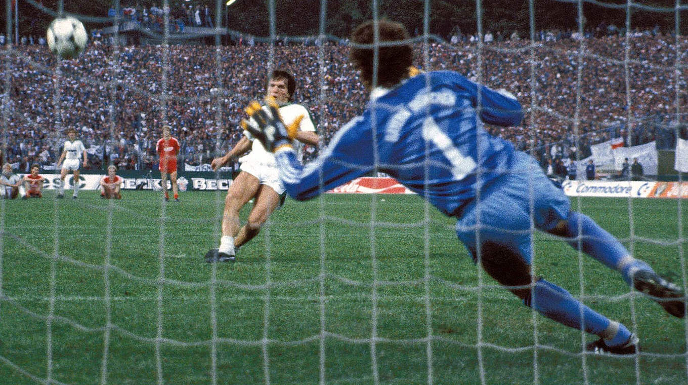 Fataler Fehlschuss: Matthäus vergibt, Bayern gewinnt 1984 den Pokal gegen Gladbach © imago