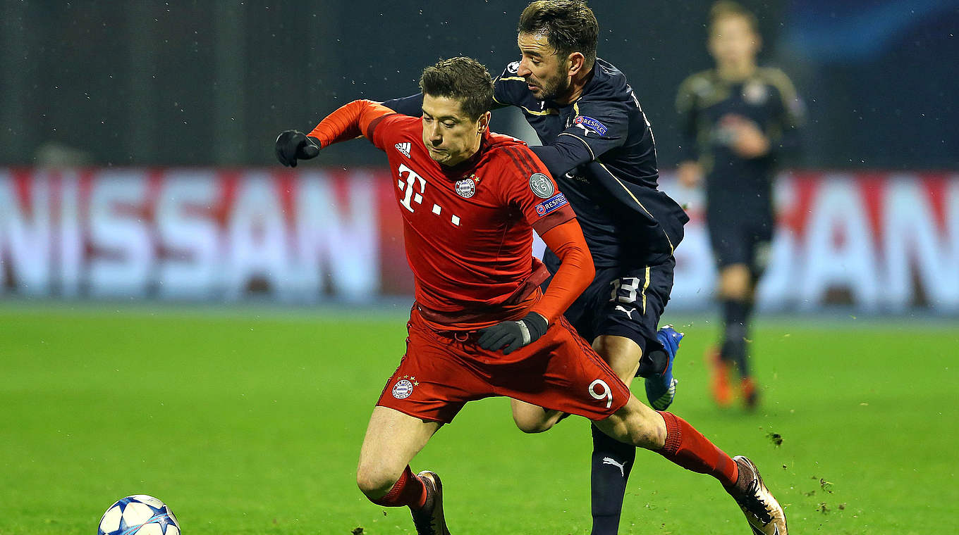 Robert Lewandowski scored both Bayern's goals in the  2-0 win against Dinamo Zagreb.  © 2015 Getty Images