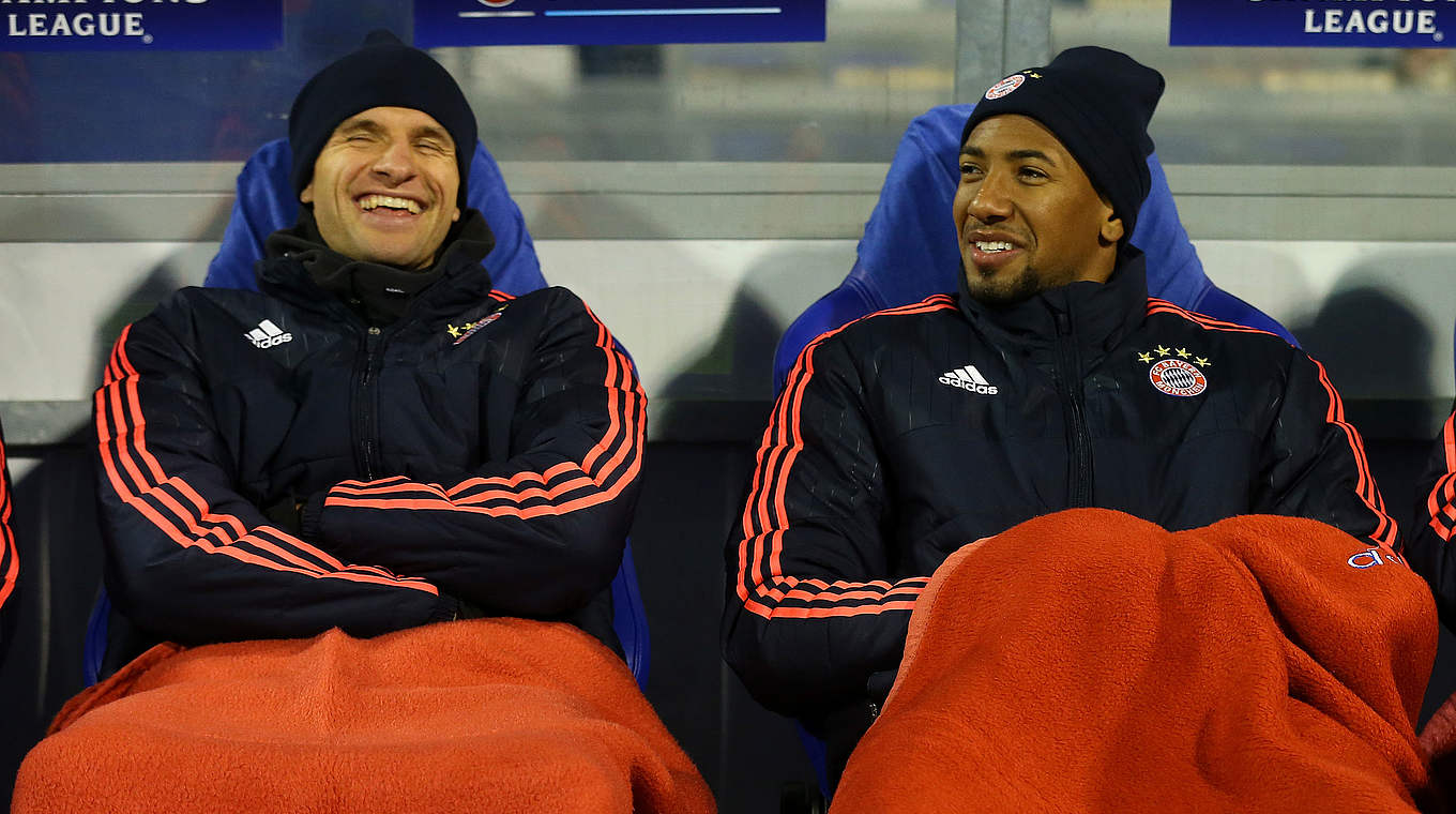 Smiles on the Bayern bench from Thomas Müller and Jerome Boateng at half time © 2015 Getty Images
