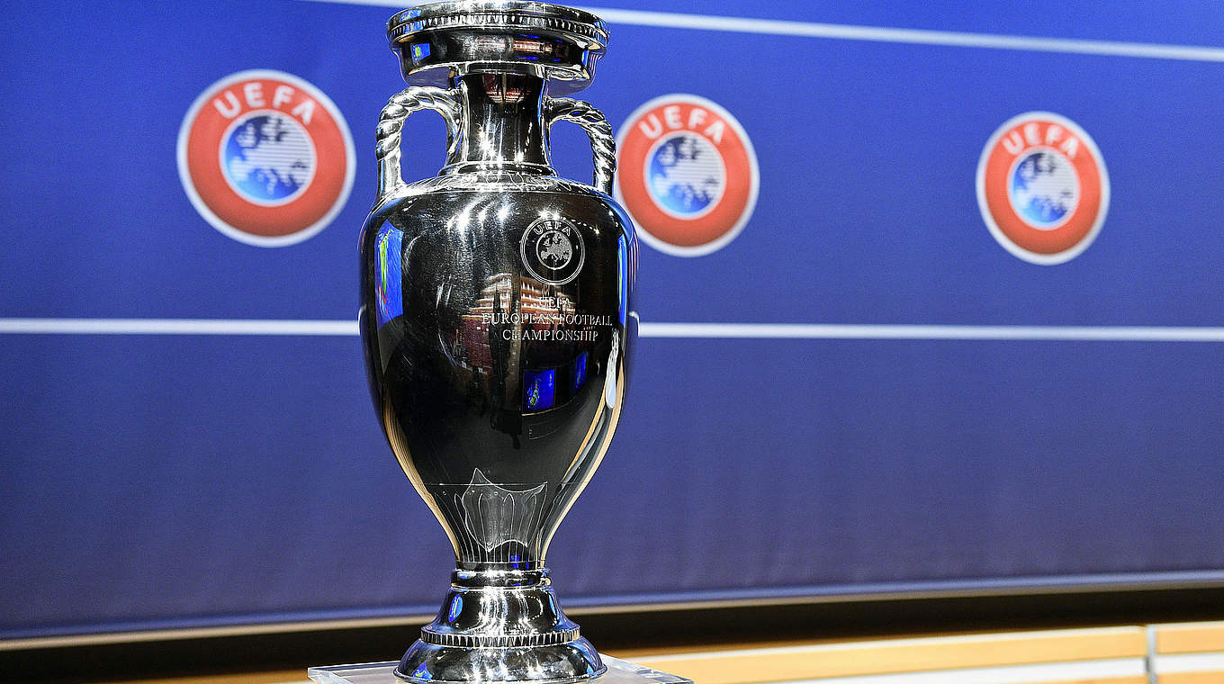 The European Championship trophy: 24 teams are in for it, only one will get it © AFP/Getty Images