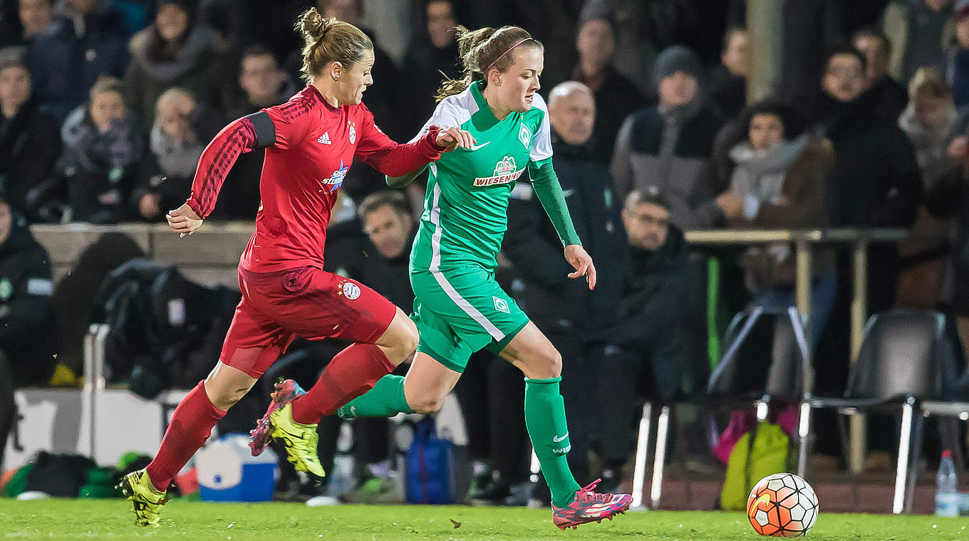 Werder Bremen - Bayern München 0:3 (0:0) n.V.: Bremens Stefanie Sanders (r.) zieht an der linken Außenbahn nach vorne © Jan Kuppert
