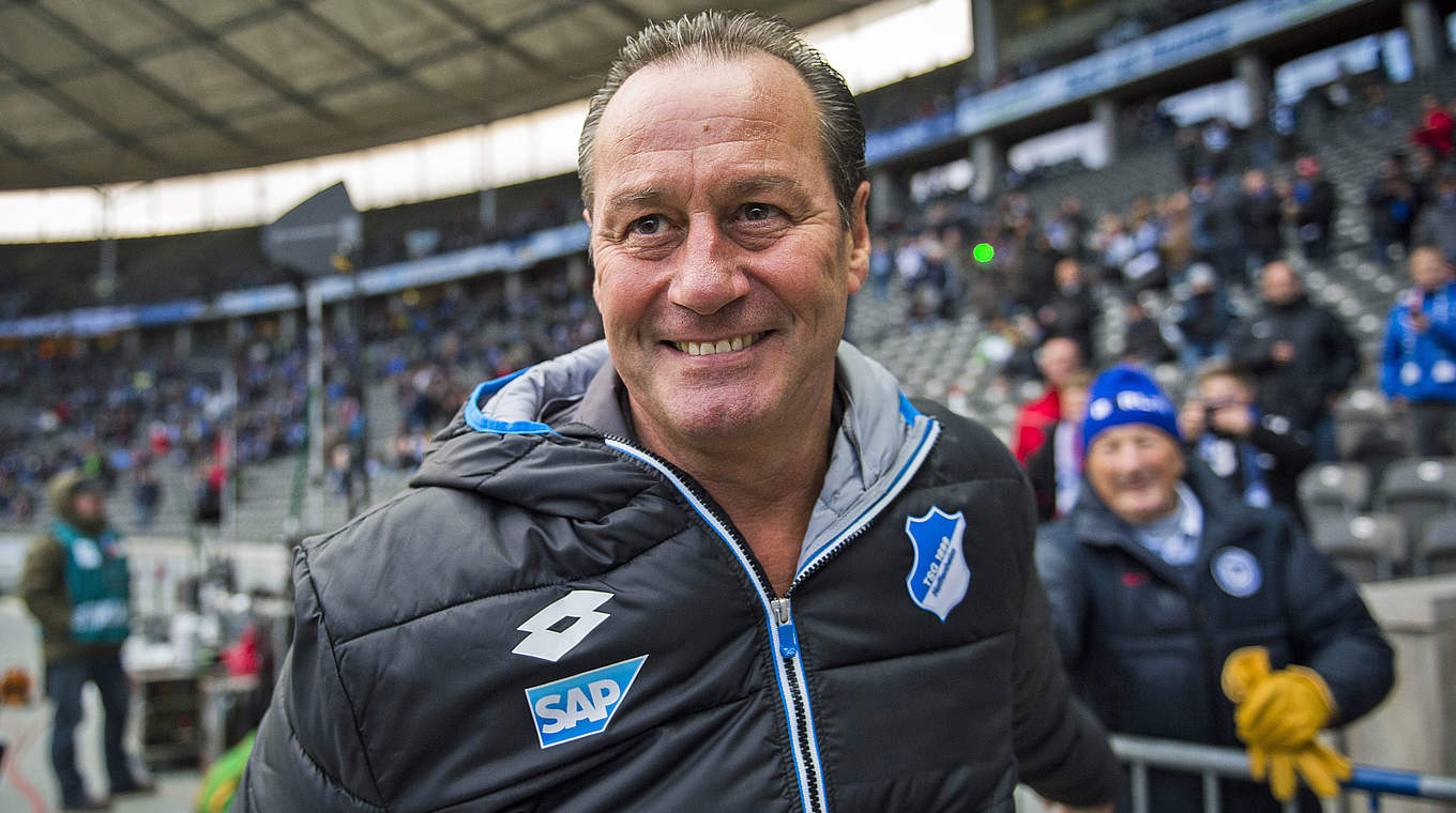 Rückt mit 371 Bundesligaspielen auf Platz 15 der Trainertabelle: Huub Stevens © ODD ANDERSEN/AFP/Getty Images