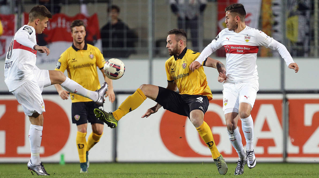 Duell gegen zwei: Dresdens Modica (2.v.r.) gegen Wanitzek (l.) und Gabriele (r.) © imago/Pressefoto Baumann