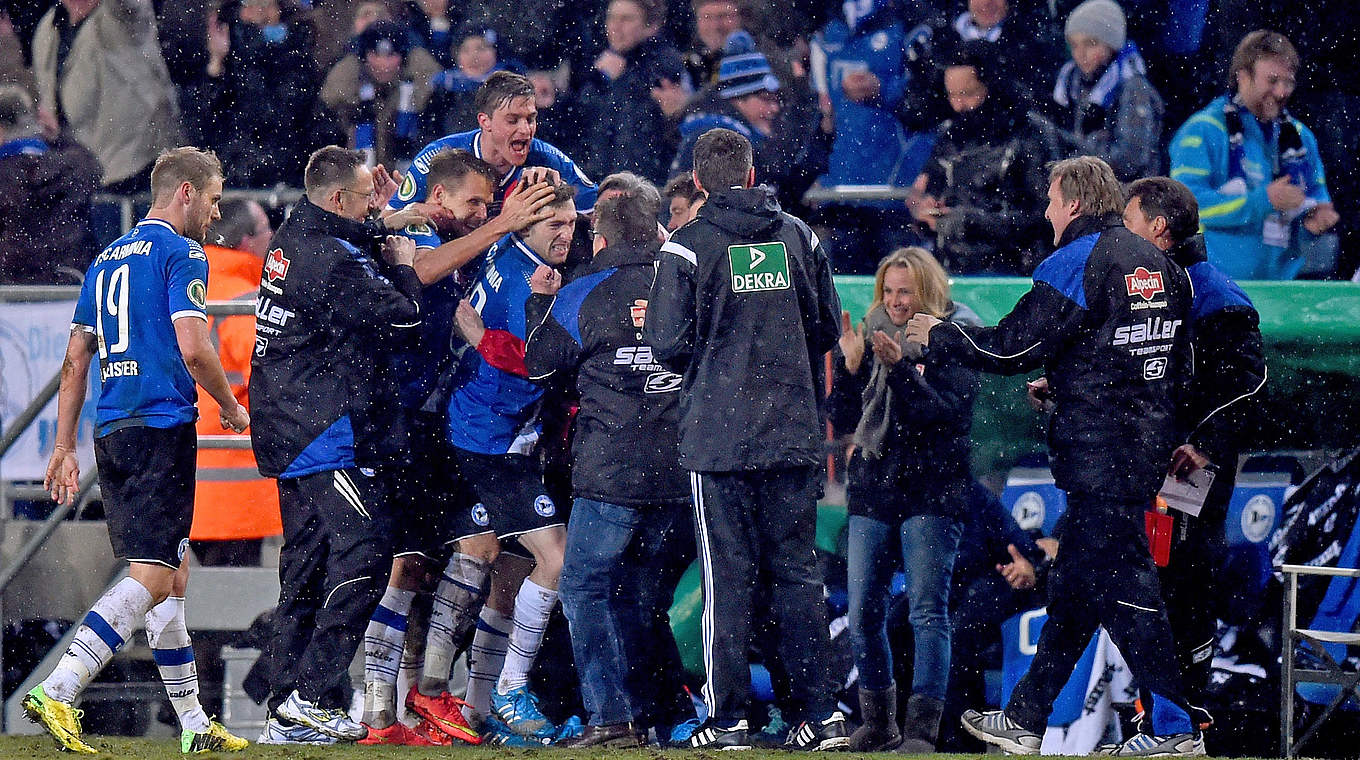 Drittligist jubelt, Bundesligist trauert: Bielefeld gegen Bremen im Pokalrausch 2015 © 2015 Getty Images