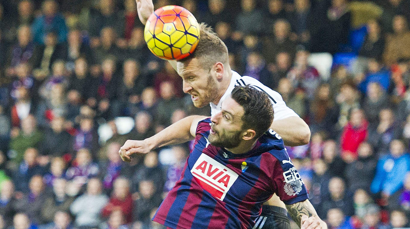 Valencia are still without a win under Gary Neville © 2015 Getty Images