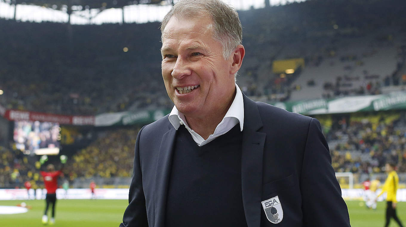 Augsburgs Manager Reuter: "Das war eine gigantische Woche, es geht nicht besser" © 2015 Getty Images