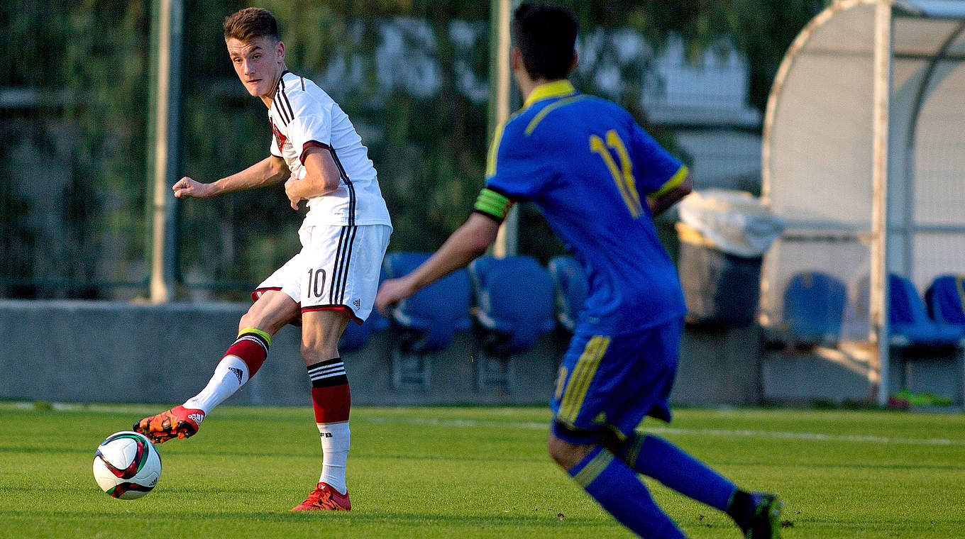 Felix Beiersdorf (l.) mit dem Abspiel © 2015 Getty Images