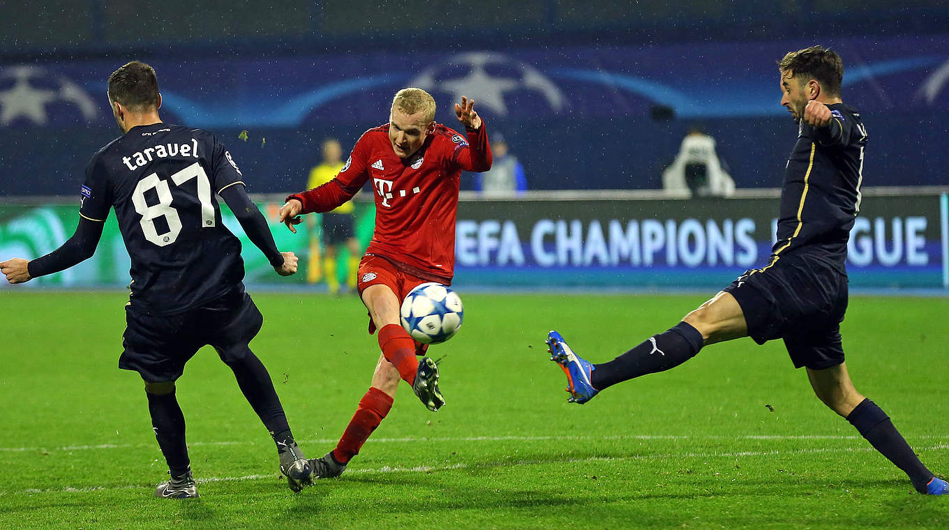 90 Minuten im Champions-League-Einsatz: Sebastian Rode (M.) mit den Bayern in Zagreb © 2015 Getty Images