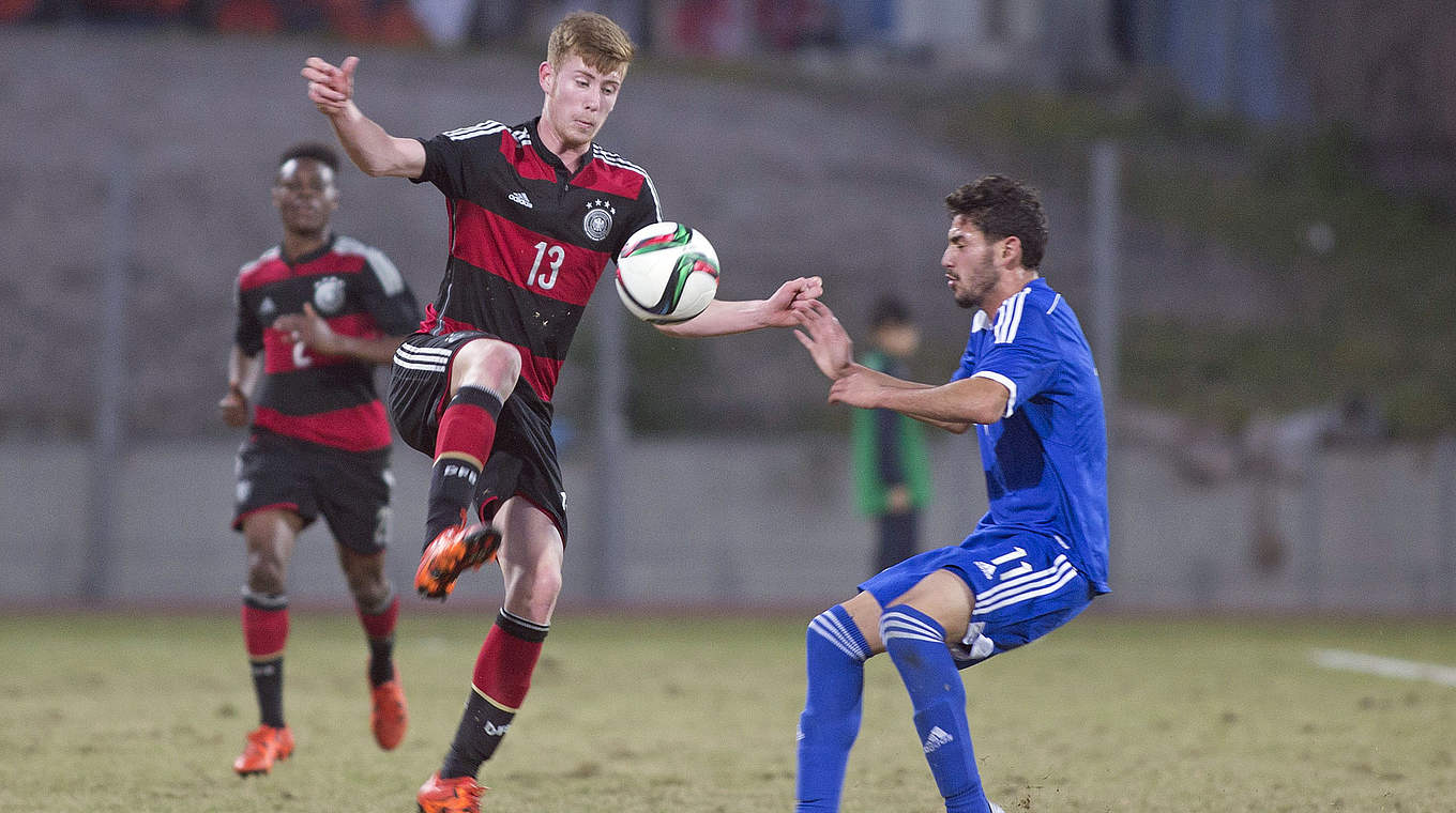 Ist Roy Ronen (r.) einen Schritt voraus: Jannik Mause vom 1. FC Köln © 2015 Getty Images