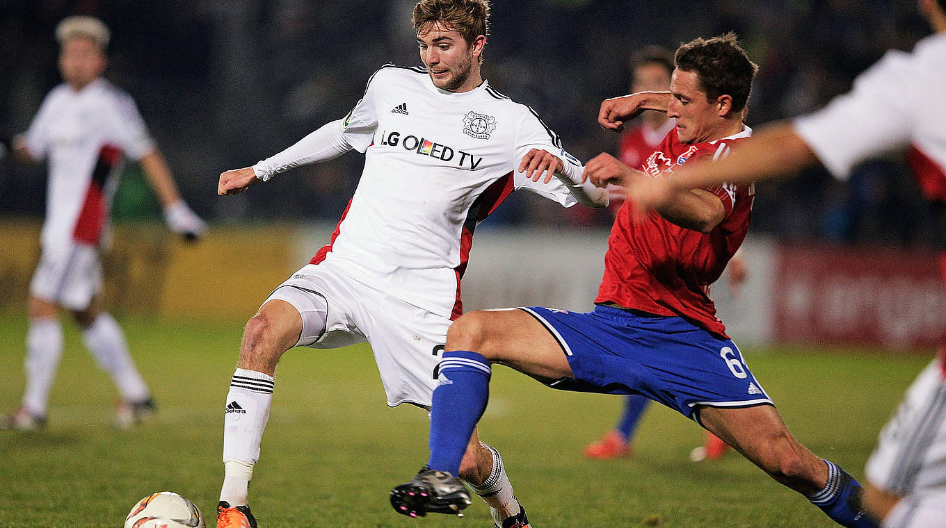 Christoph Kramer up against Unterhaching © 2015 Getty Images