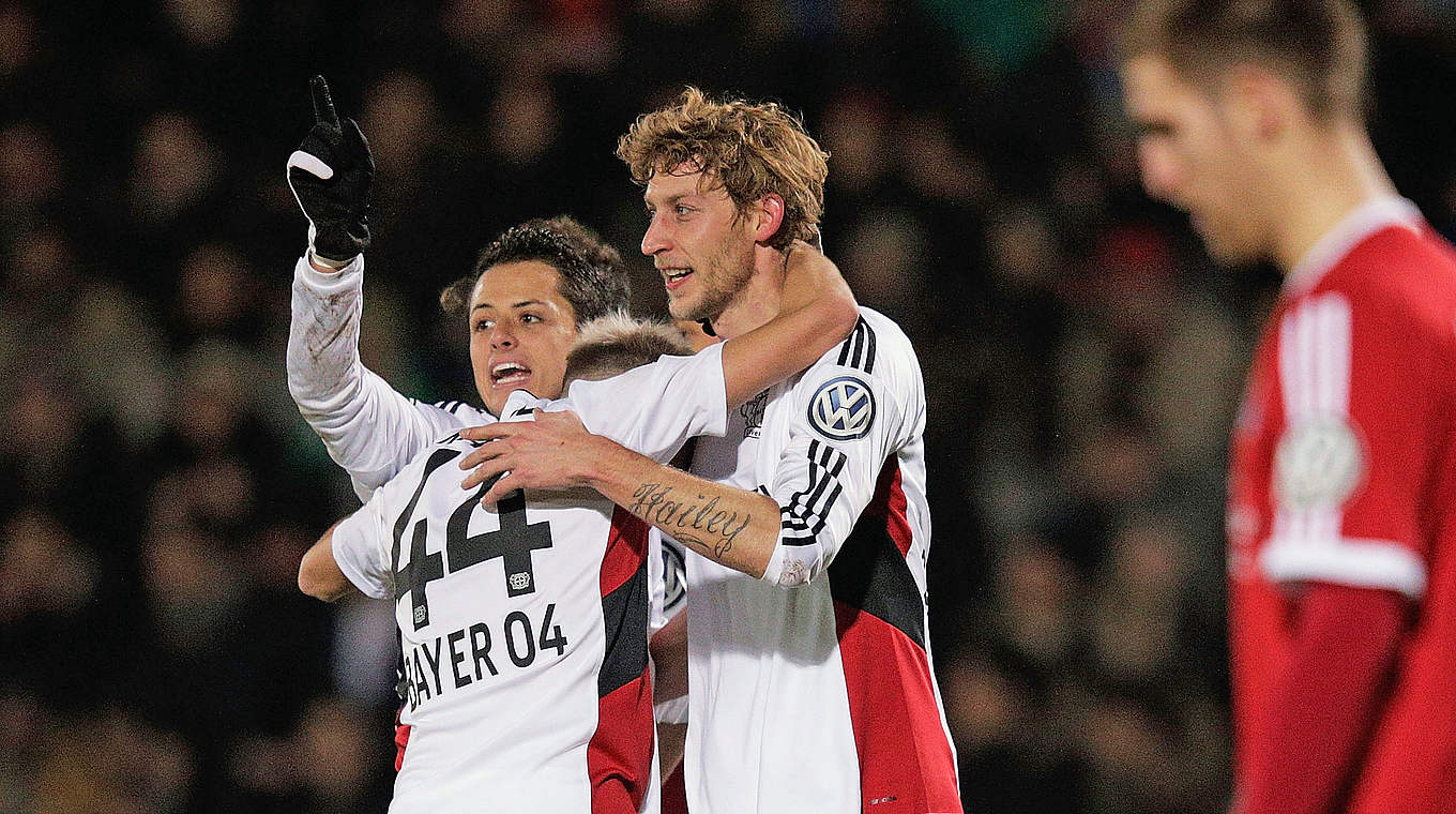Leverkusen goalscorers Chicharito and Stefan Kießling © 2015 Getty Images