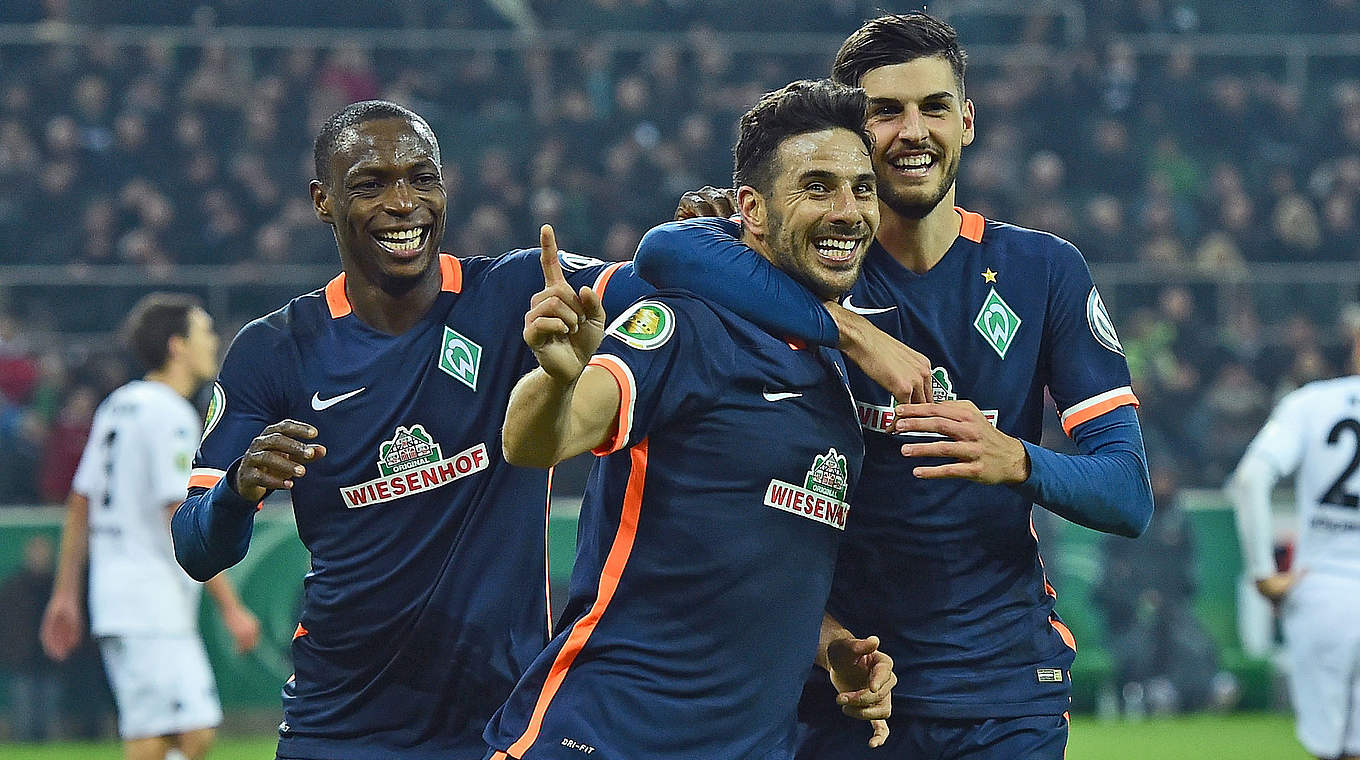 Pizarro (M.) übers 4:3 in Gladbach: "Die Fans haben lange auf diesen Sieg gewartet"  © 2015 Getty Images