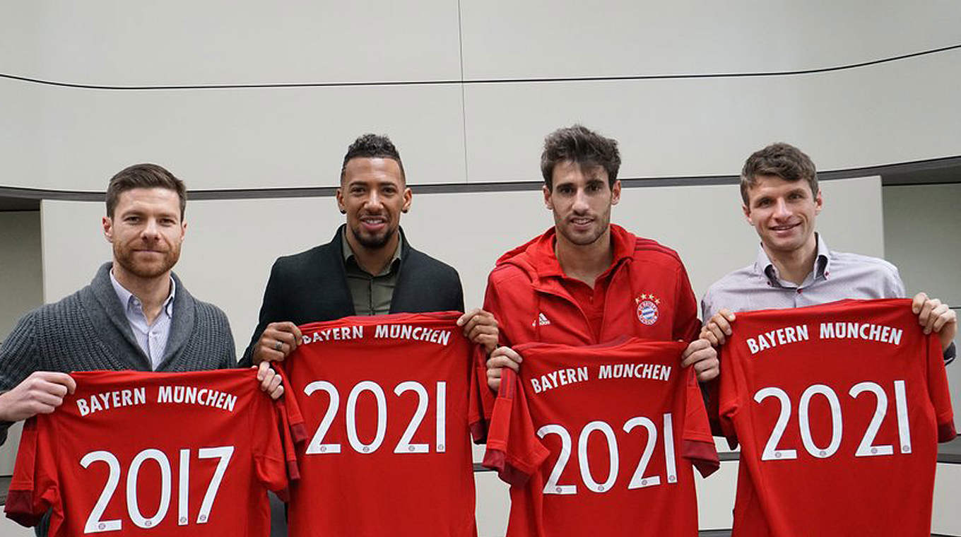 Vier gewinnt: Alonso, Boateng, Martinez und Müller (v.l.) verlängern beim FC Bayern © fcbayern.de