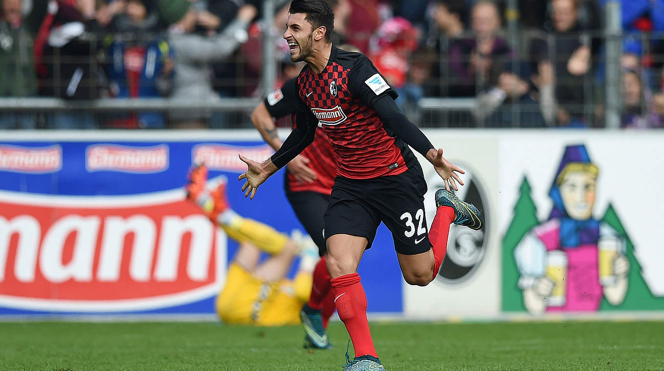 Treffer zum 3:0 für Freiburg: Vincenzo Grifo jubelt © 2015 Getty Images