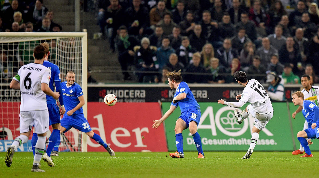 Schöner Treffer zum zwischenzeitlichen 1:1 für Gladbach: Lars Stindl (r.) © 2015 Getty Images