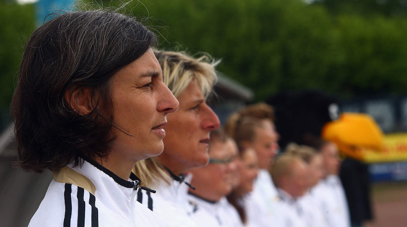 Freut sich auf intensives Training: DFB-Coach Anouschka Bernhard (l.) © 2015 Getty Images