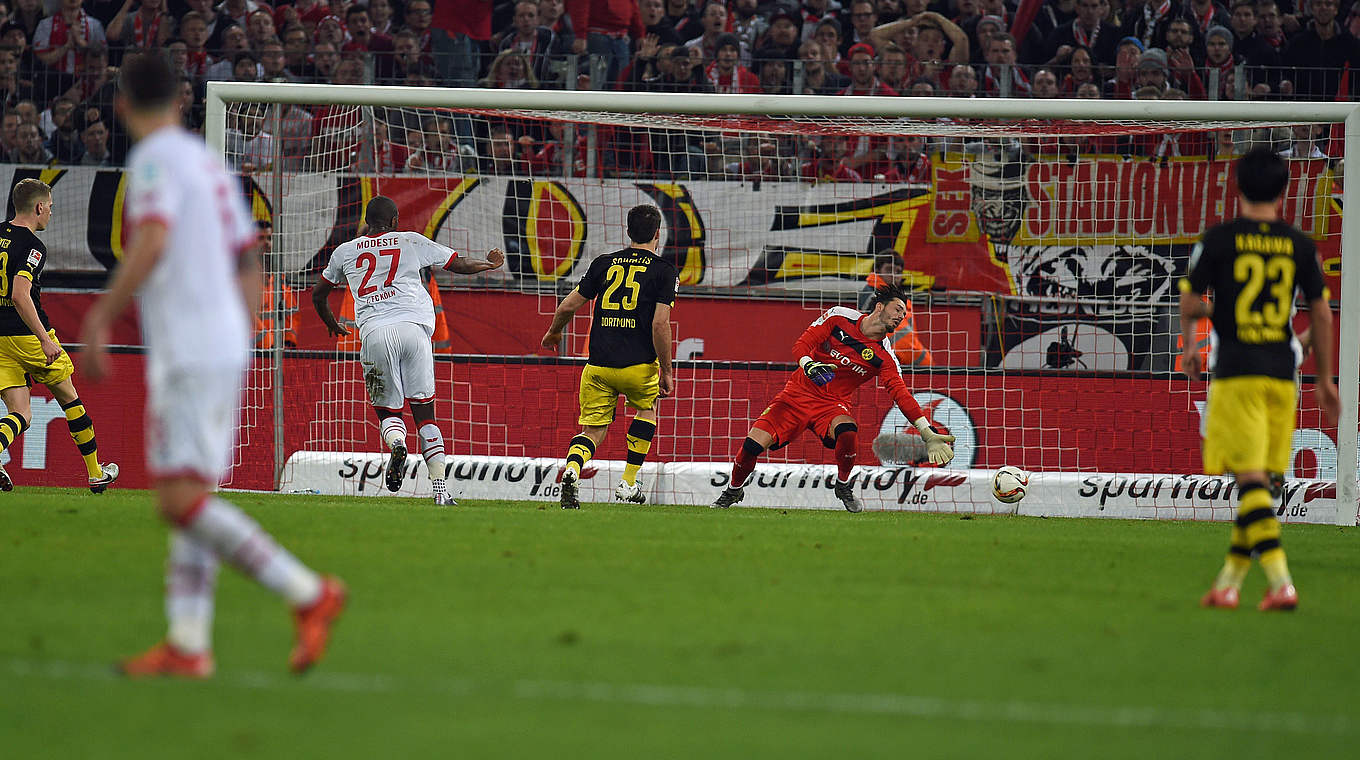 17. Spieltag: 1. FC Köln - Borussia Dortmund 2:1 (0:1): Anthony Modeste (3.v.l.) dreht die Partie zu Gunsten der Rheinländer kurz vor dem Abpfiff. Es ist zudem der erste Treffer des Franzosen seit dem 8. Spieltag Anfang Oktober. © 