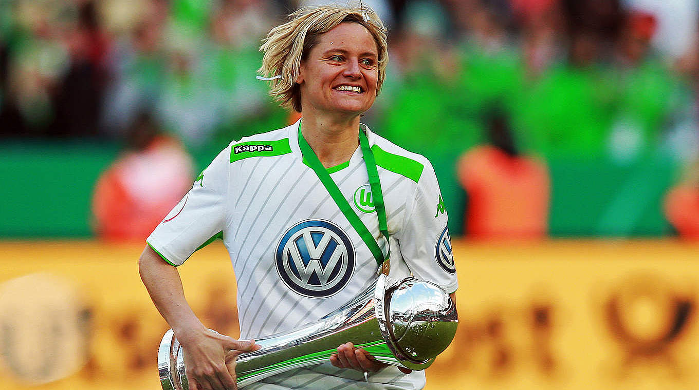 Letzter Erfolg ihrer Karriere: Martina Müller feiert den DFB-Pokalsieg 2015 mit dem VfL © 2015 Getty Images