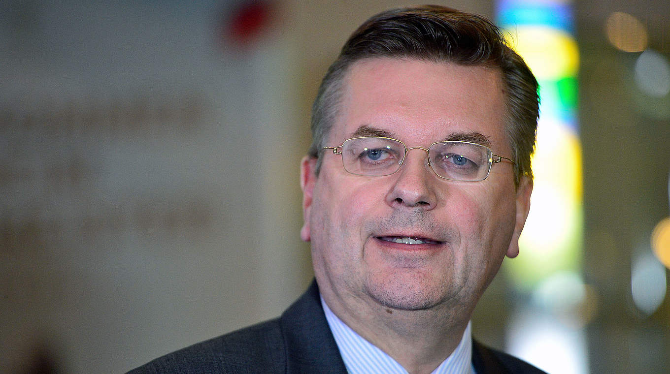 Grindel: "It is a wonderful tradition that our team comes together for good causes" © 2015 Getty Images