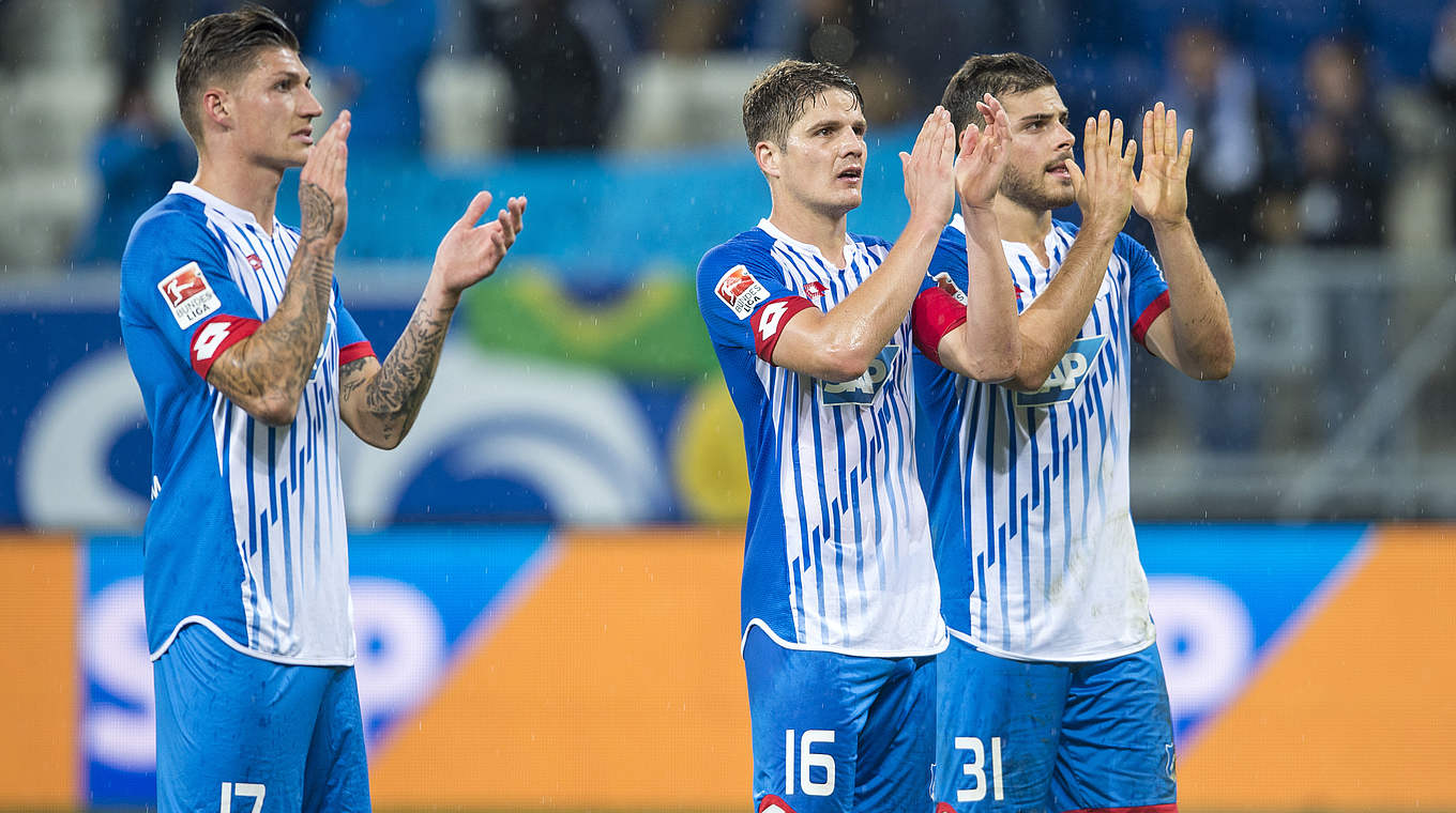 Verhindert mit Last-Minute-Treffer die Niederlage: Pirmin Schwegler (M.) © 2015 Getty Images