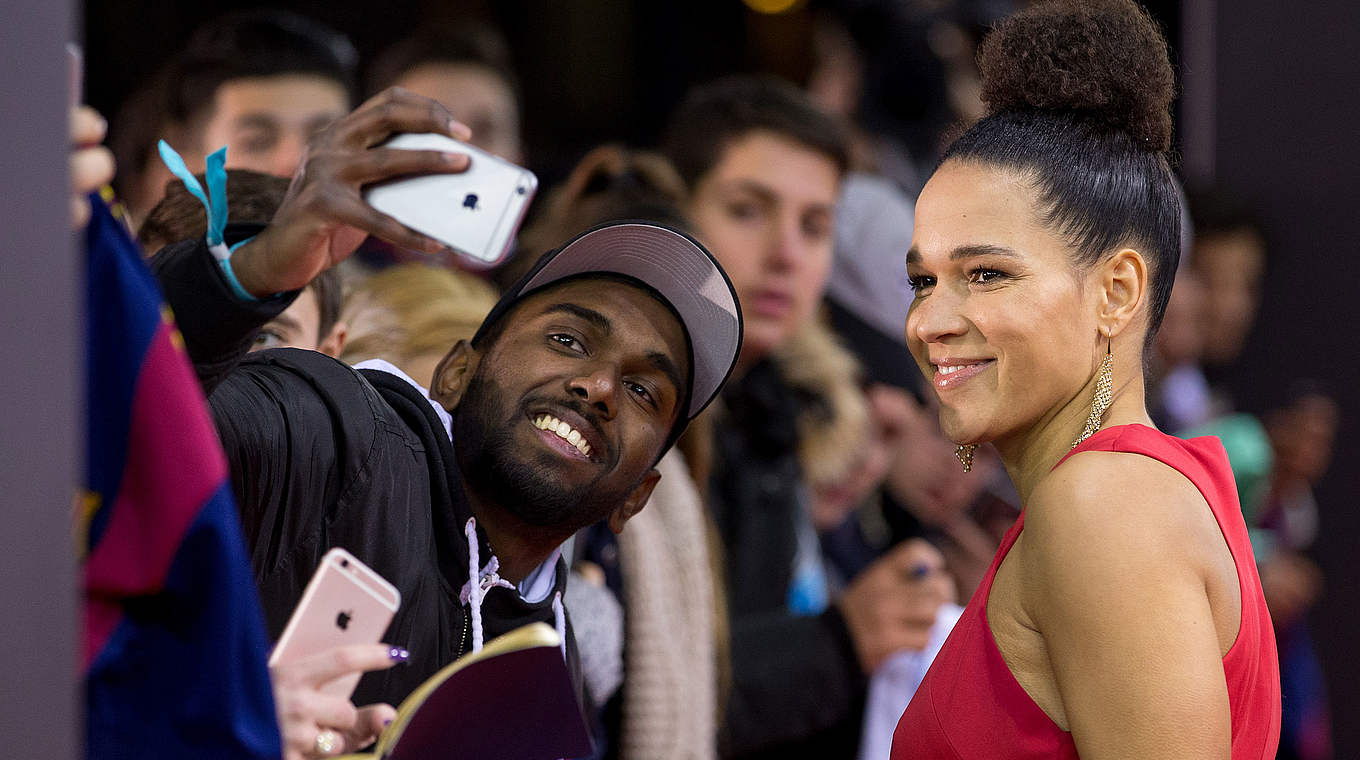 Celia Sasic: "Habe den Abend mit meiner Familie genossen" © 2016 Getty Images