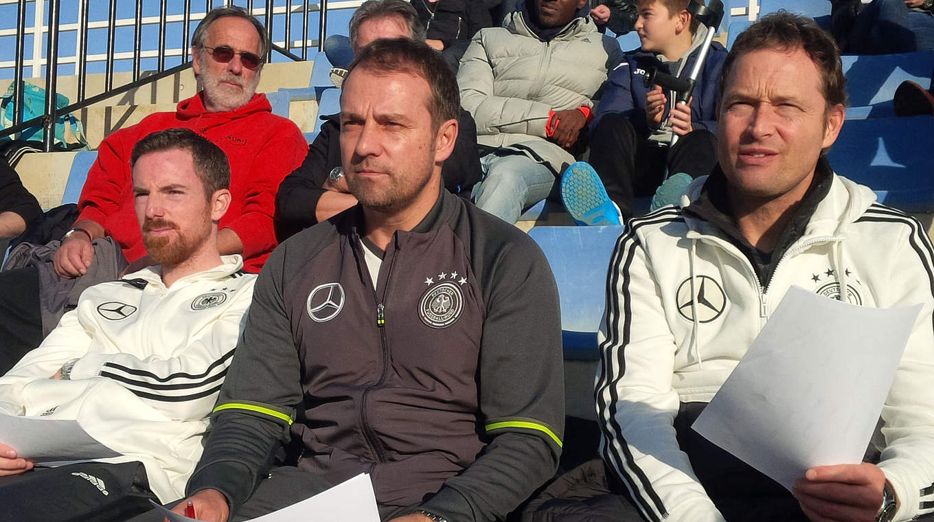 Bekannte Beobachter: DFB-Sportdirektor Hansi Flick und U 19-Trainer Marcus Sorg © Peter Scheffler / DFB