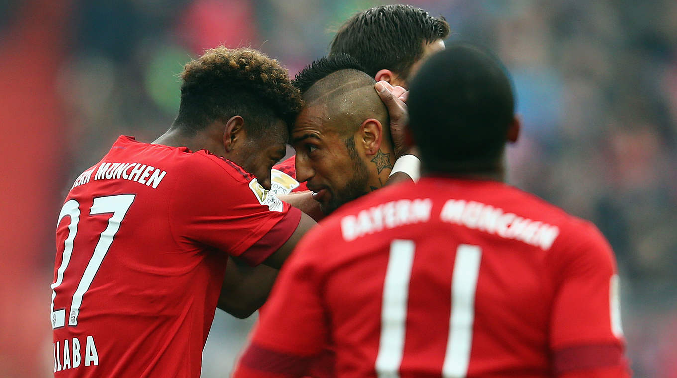 Jubel bei den Bayern: Vidal (2.v.l.) trifft zum zwischenzeitlichen Ausgleich © 2016 Getty Images