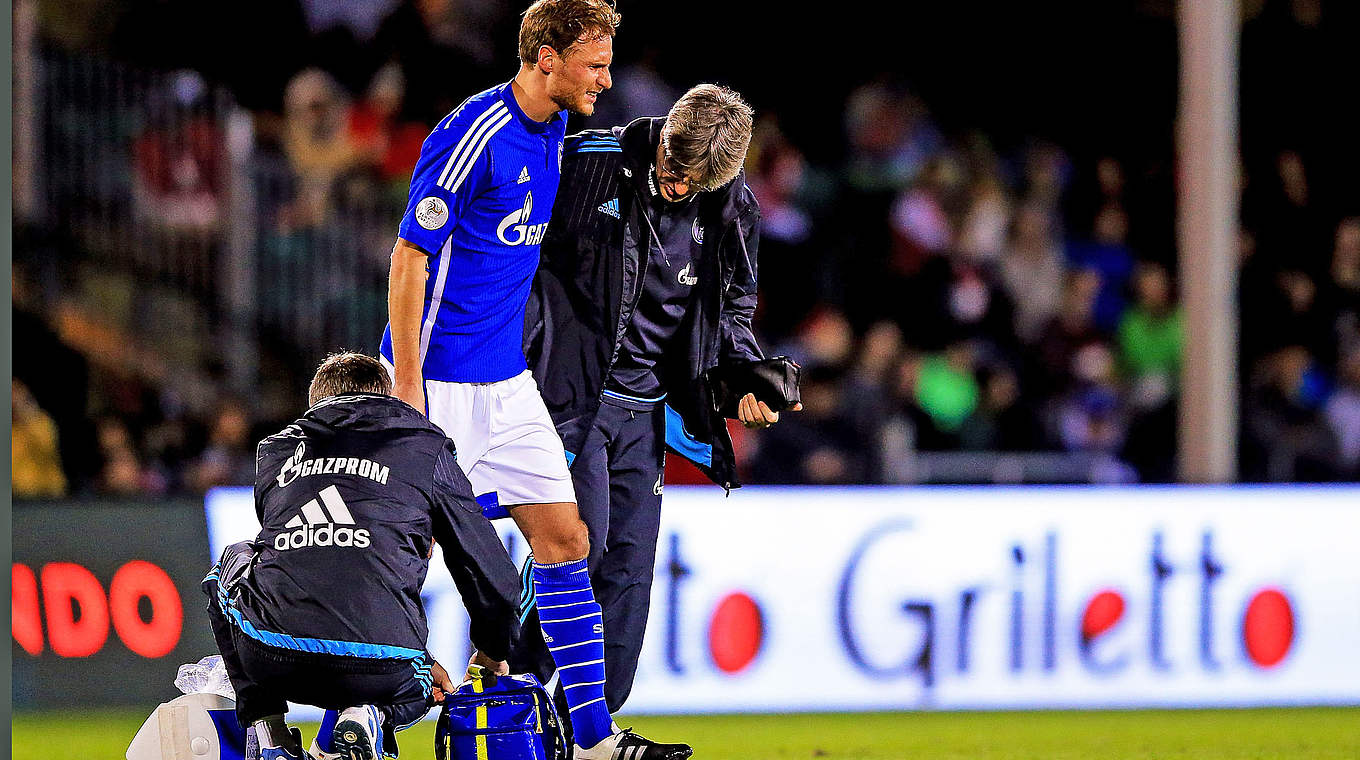 Schalke captain Höwedes injured himself in the 2-0 win over Fort Lauderdale Strikers © 2016 Getty Images