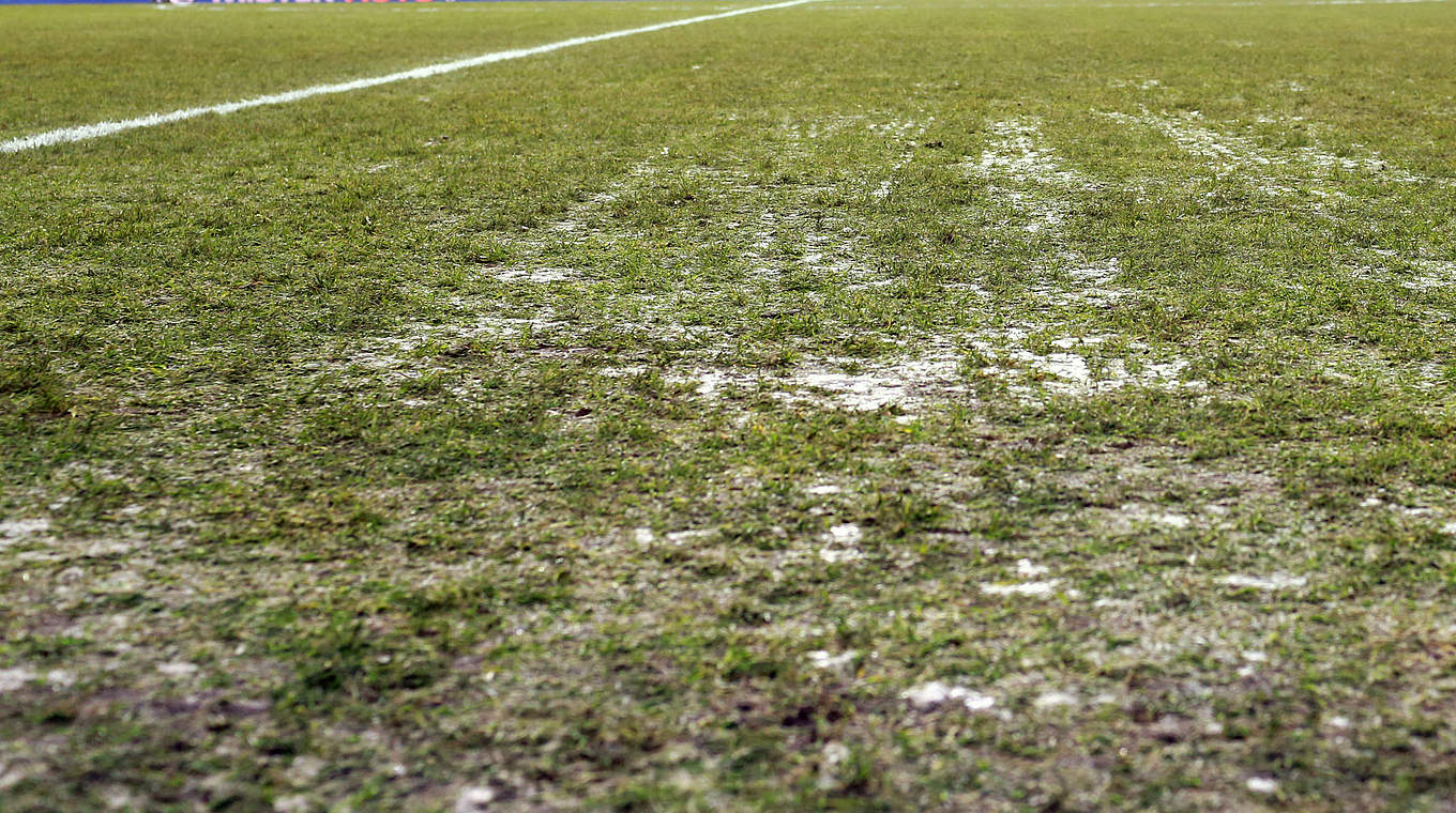 Frost auf dem Feld: Testspiel von Erfurt abgesagt © 2013 AFP