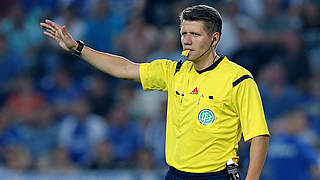 Leitet sein zehntes Spiel in der Bundesliga: DFB-Referee Patrick Ittrich aus Hamburg © 2015 Getty Images