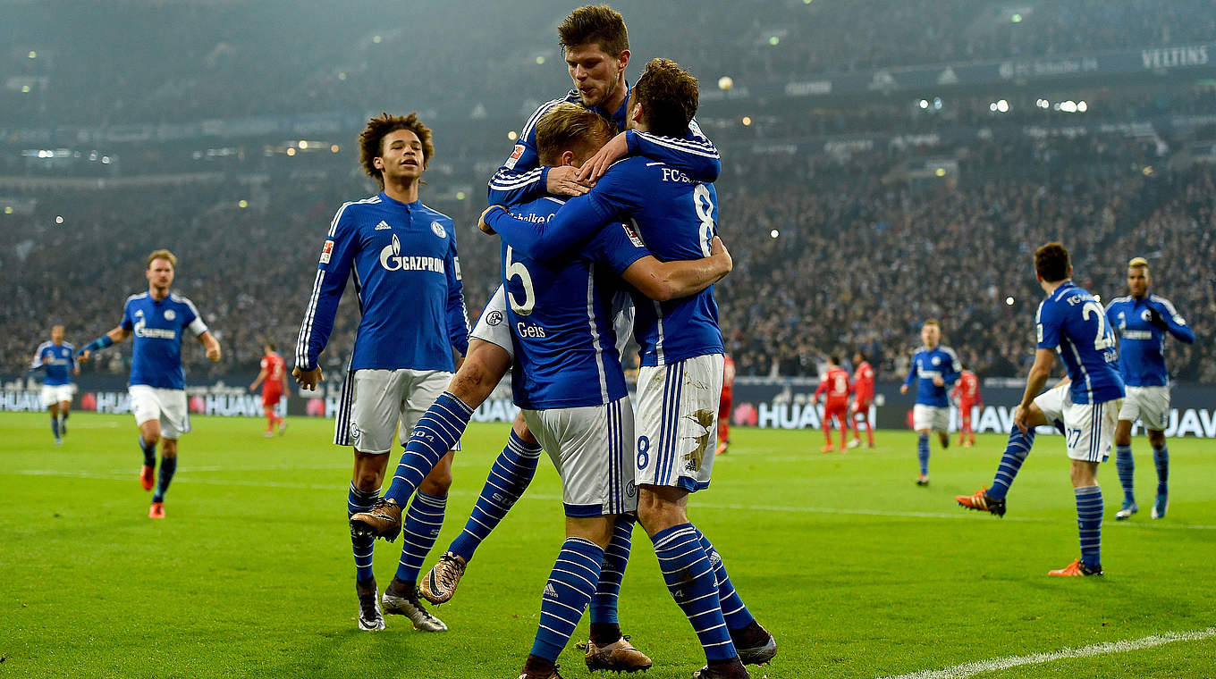 1500. Heimpunkt im Visier: die Schalker Spieler © 2015 Getty Images