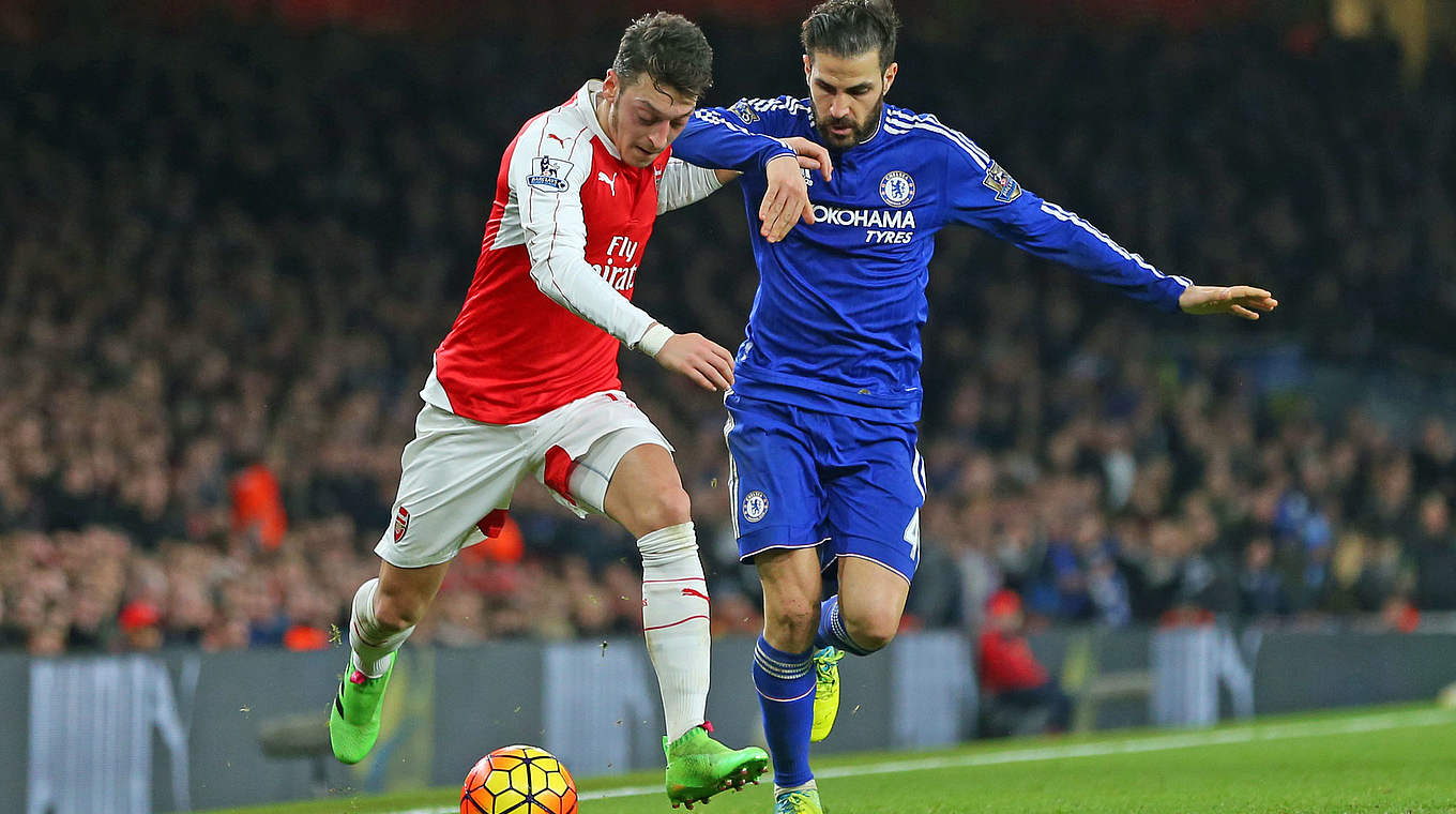 Mesut Özil and Arsenal suffered defeat against Chelsea, as Per Mertesacker sees red. © 2016 AMA Sports Photo Agency