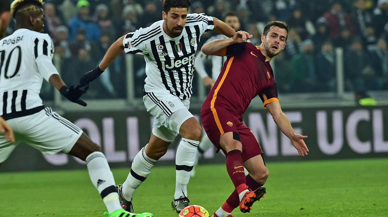 Sami Khedira celebrated a win with Juventus against Roma © 